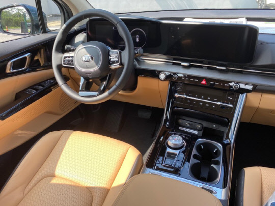 기아자동차 4세대 카니발 1열.  <장우진 기자>